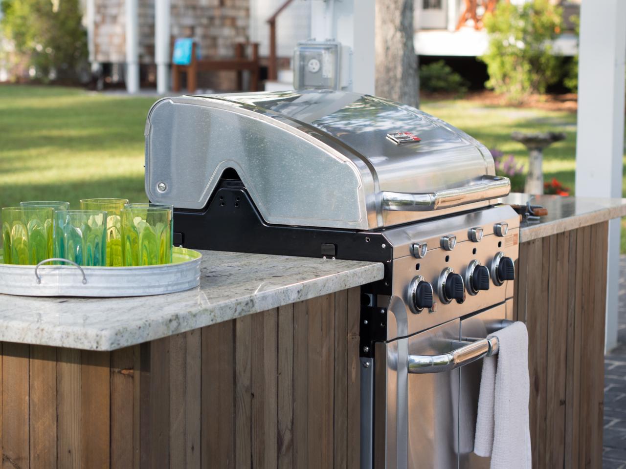 These DIY Outdoor Kitchen Plans Turn Your Backyard Into Entertainment Zone