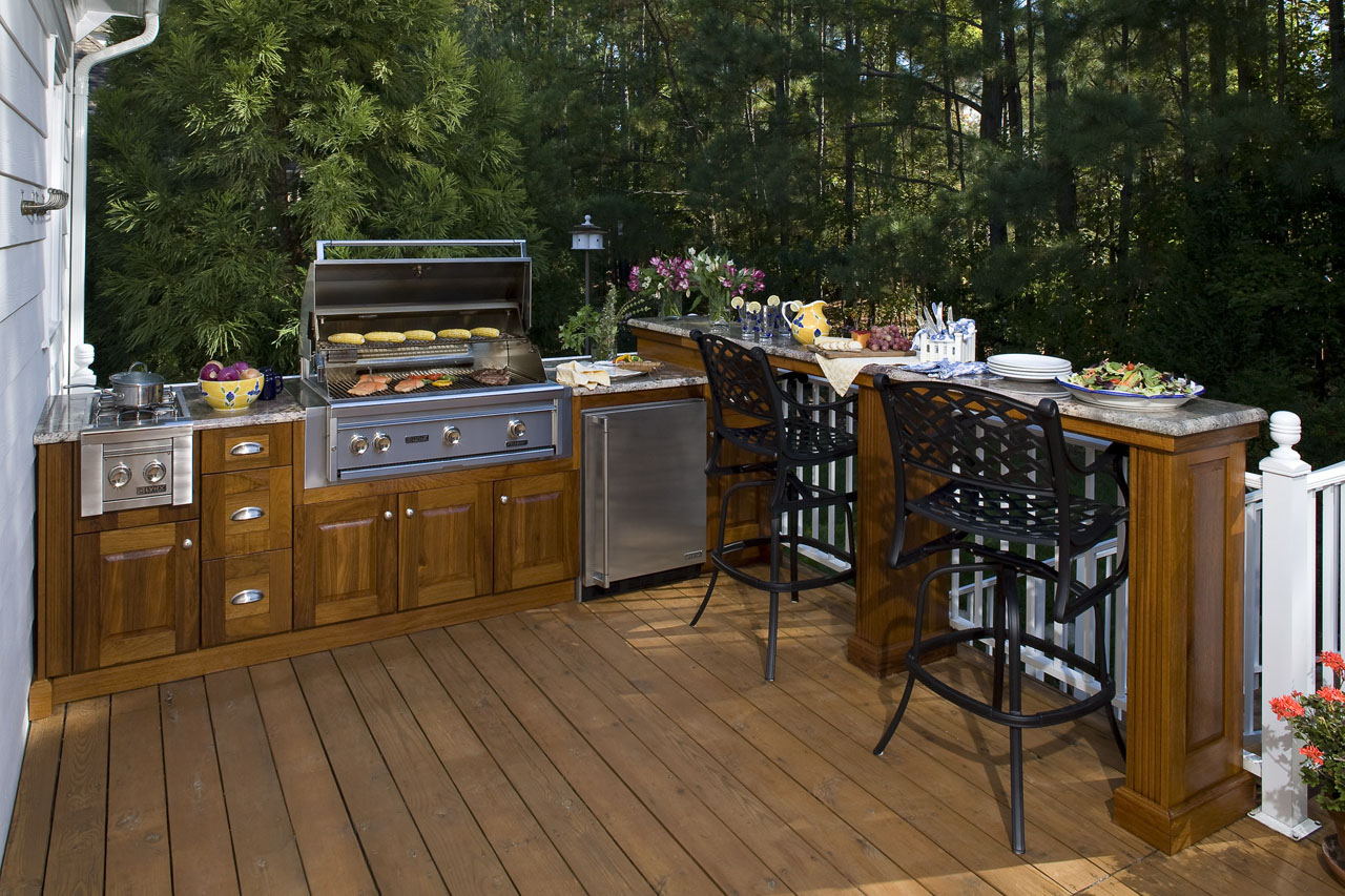 These DIY Outdoor Kitchen Plans Turn Your Backyard Into Entertainment Zone